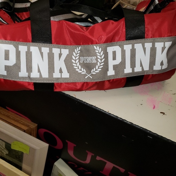 Maroon VS Pink duffle bag - Picture 2 of 4